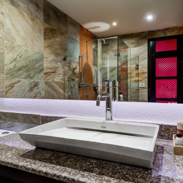 Suites Corazon - Deluxe Double Room with Spa Bath - 5