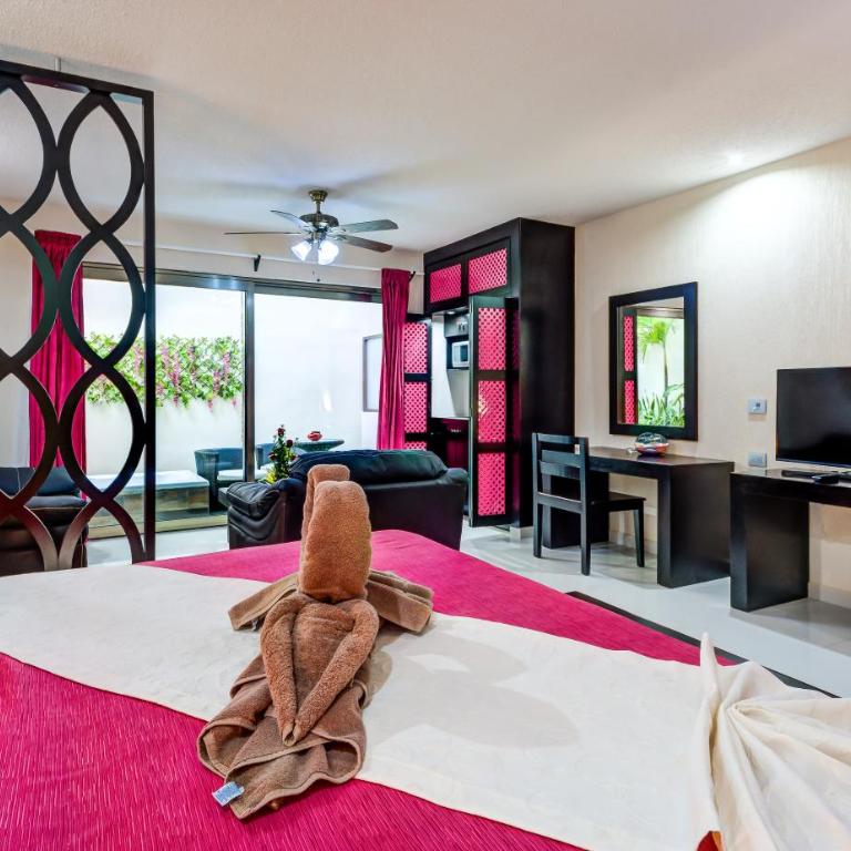 Suites Corazon - Deluxe Double Room with Spa Bath - 4