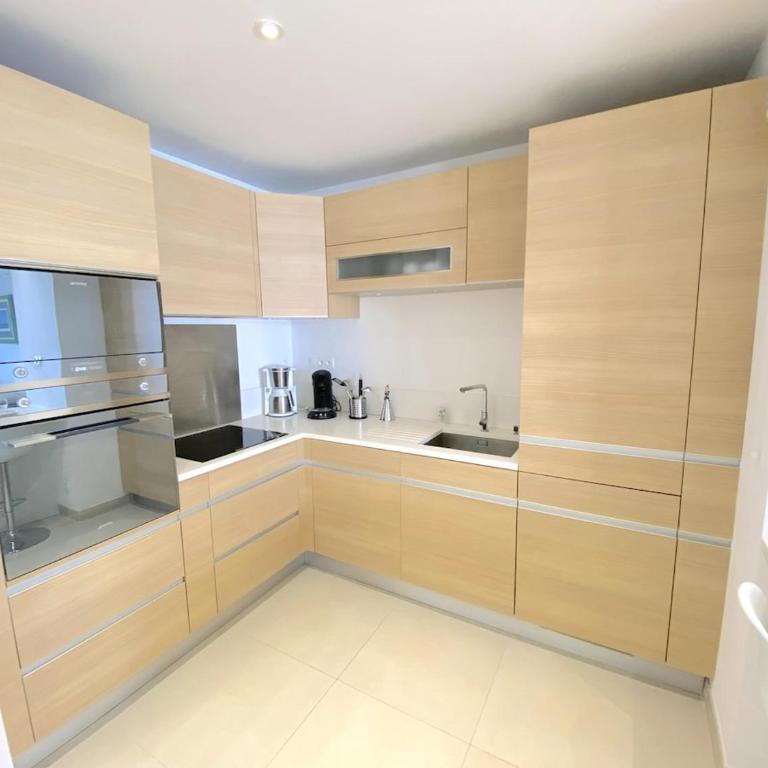 T2 Neuf centre ville Sanary avec garage - Apartment mit 1 Schlafzimmer - 2