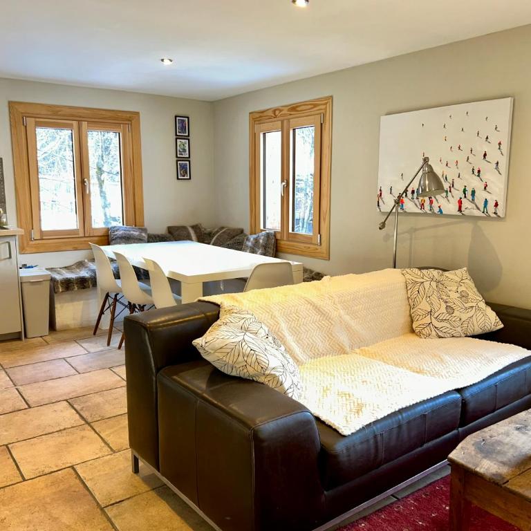 3 Bedrooms, Whole floor, New Kitchen, Town Centre - Appartement 3 Chambres - 3