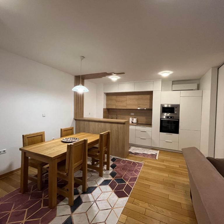 VIP Apartment FOUR - Two-Bedroom Apartment - 8