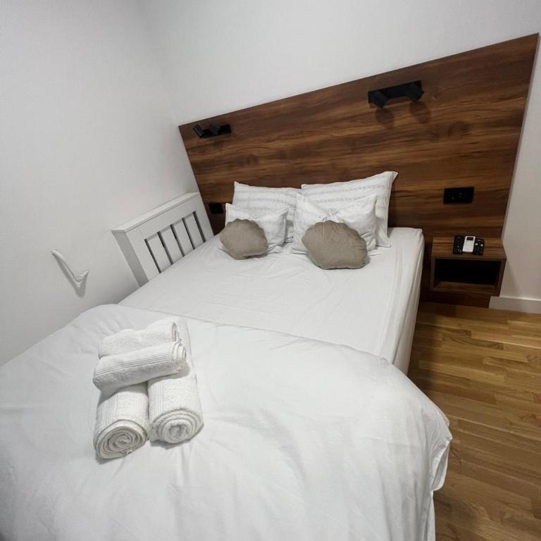 Saint Mark - One-Bedroom Apartment with Balcony - 3