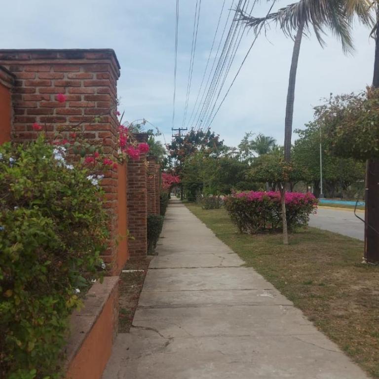 Beach house with private pool and new ac - Four-Bedroom House - 7