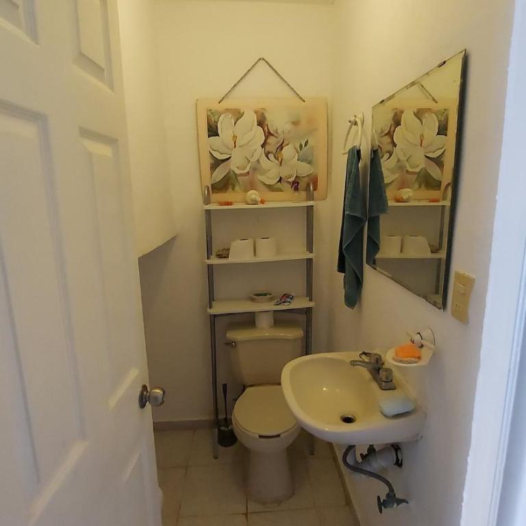 Beach house with private pool and new ac - Four-Bedroom House - 9