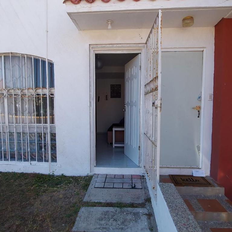 Beach house with private pool and new ac - Four-Bedroom House - 15