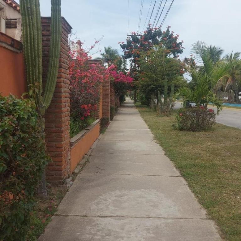 Beach house with private pool and new ac - Four-Bedroom House - 20