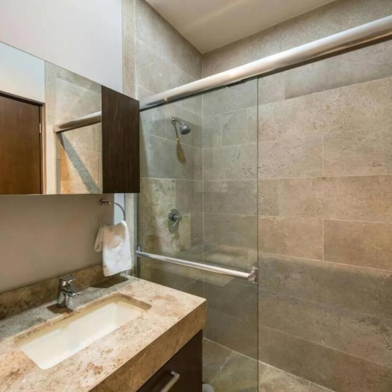 Tropical 3BR Pool near 5th Avenue & Beach - Three-Bedroom Deluxe Apartment - 24