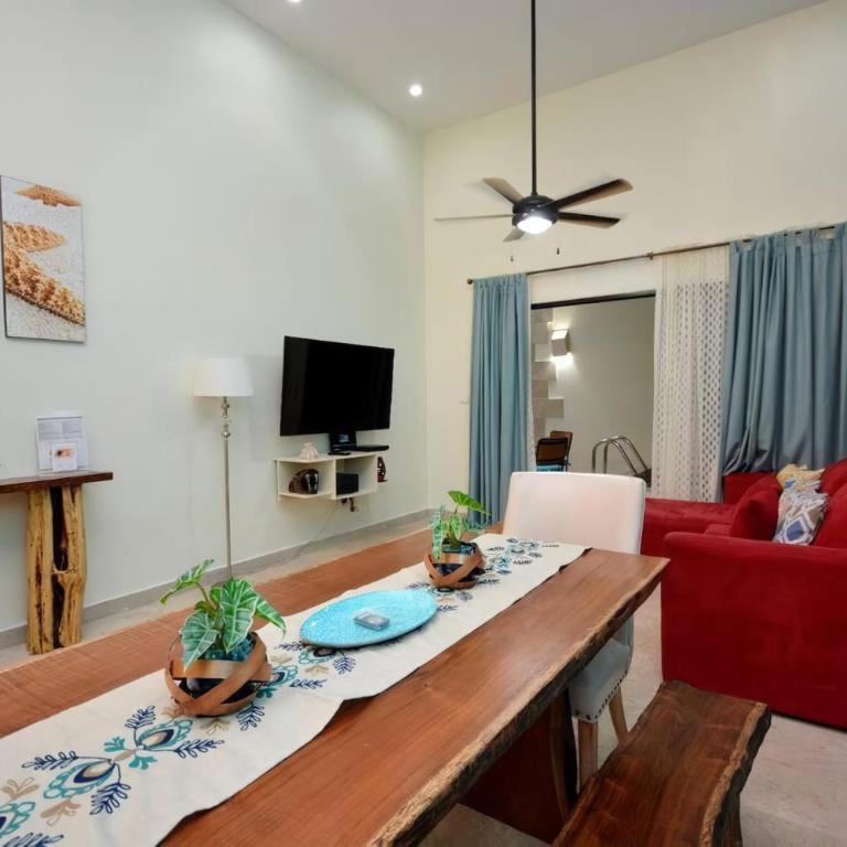 Tropical 3BR Pool near 5th Avenue & Beach - Three-Bedroom Deluxe Apartment - 14