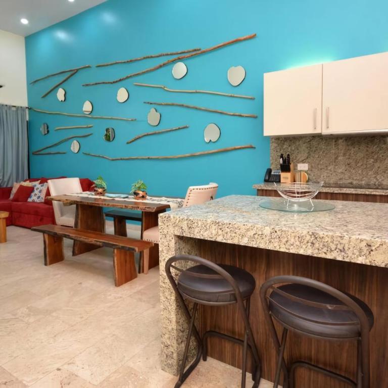 Tropical 3BR Pool near 5th Avenue & Beach - Three-Bedroom Deluxe Apartment - 16