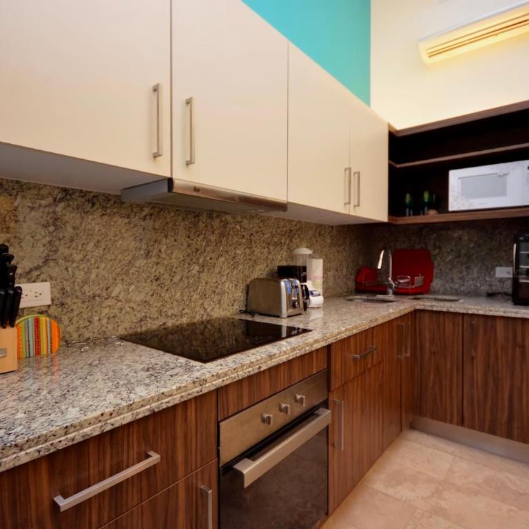Tropical 3BR Pool near 5th Avenue & Beach - Three-Bedroom Deluxe Apartment - 19