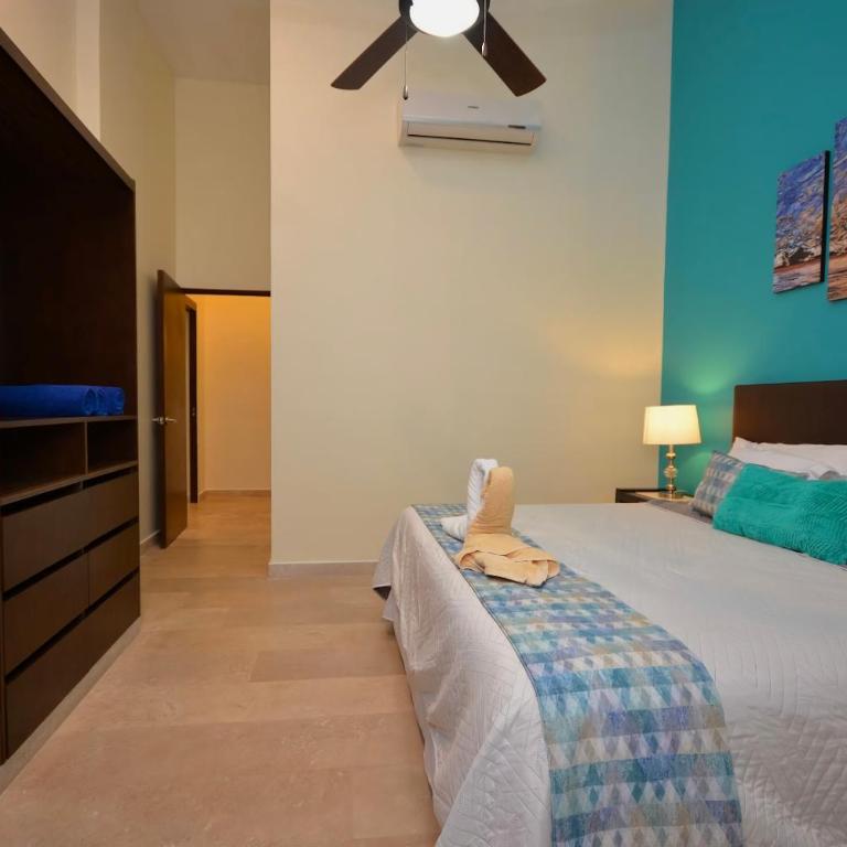 Tropical 3BR Pool near 5th Avenue & Beach - Three-Bedroom Deluxe Apartment - 12