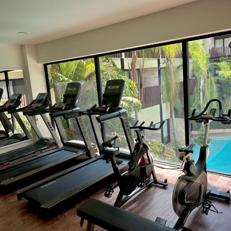 Tropical 3BR Pool near 5th Avenue & Beach - Three-Bedroom Deluxe Apartment - 34