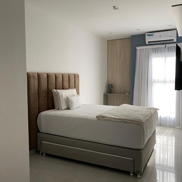 25 homeApart - Two-Bedroom Deluxe Apartment - 3