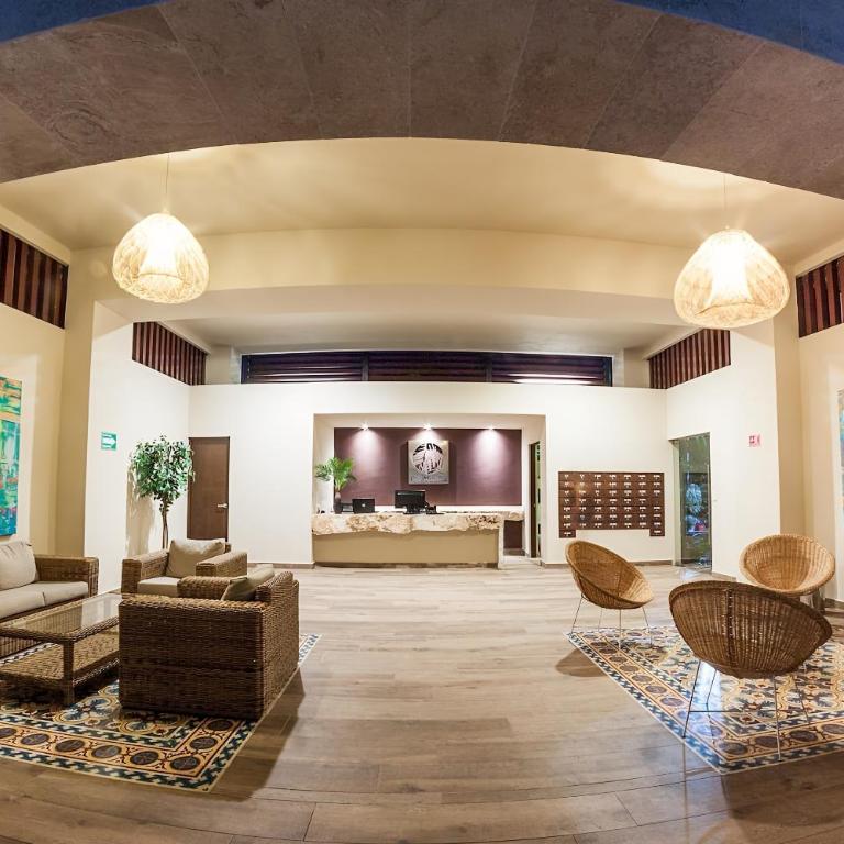 Tropical 3BR Pool near 5th Avenue & Beach - Three-Bedroom Deluxe Apartment - 31