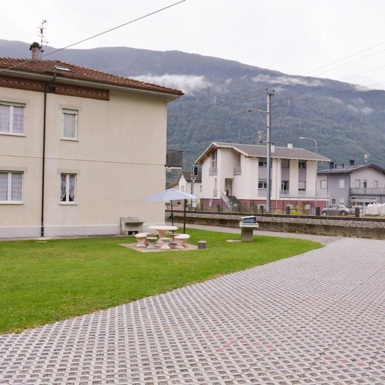 Alp Grüm Apartment - 8 min walk to Bernina Express - Garden & Parking - Two-Bedroom Apartment with Mountain View - 10