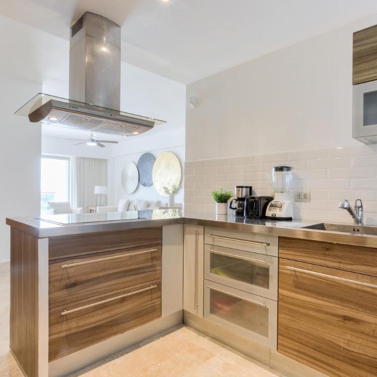 Luxury 2-Bedroom Apartment with Beach Club Access - Two-Bedroom Apartment - 24