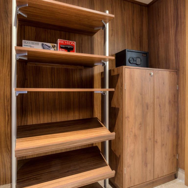 Luxury 2-Bedroom Apartment with Beach Club Access - Two-Bedroom Apartment - 28