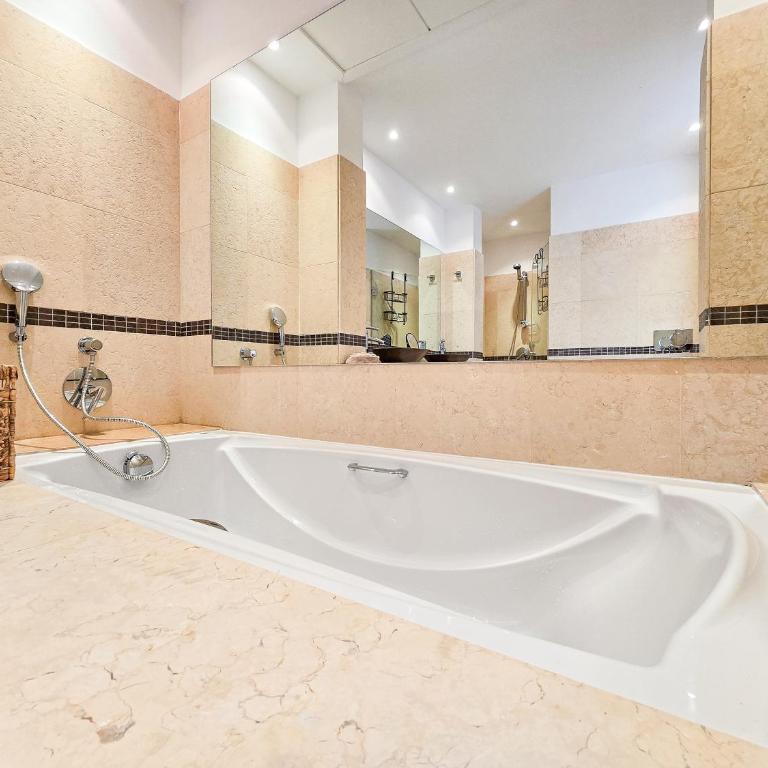 Luxury Retreat in Los Monteros Marbella - Two-Bedroom Apartment - 22