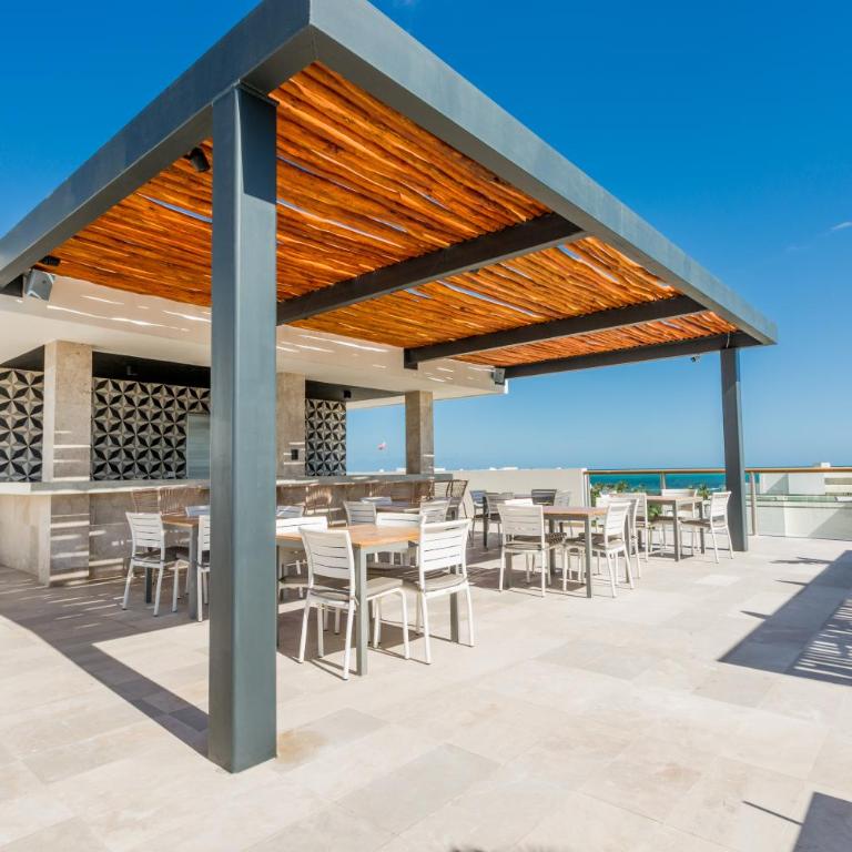 Luxury 2-Bedroom Apartment with Beach Club Access - Two-Bedroom Apartment - 35