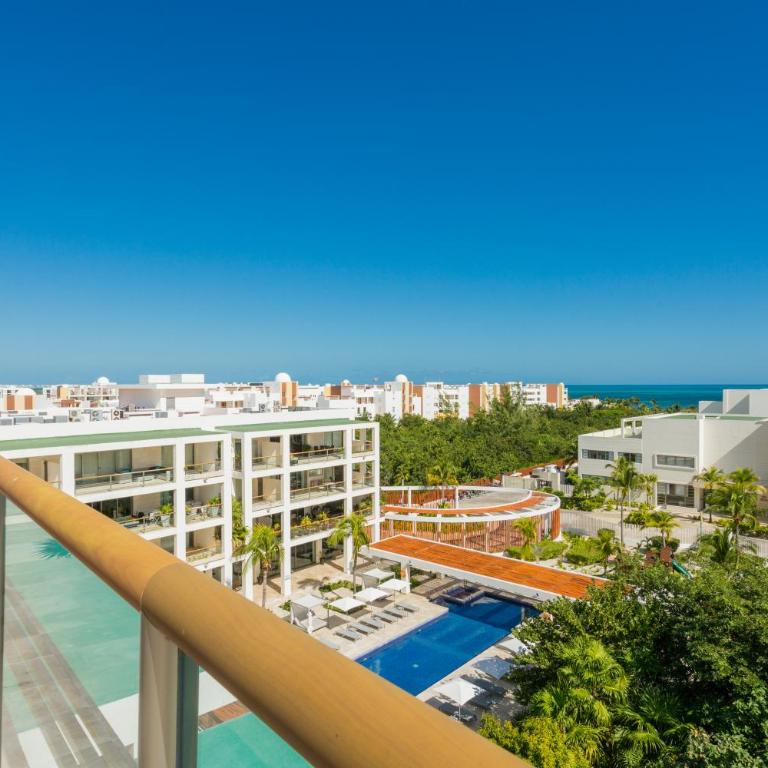 Luxury 2-Bedroom Apartment with Beach Club Access - Two-Bedroom Apartment - 41