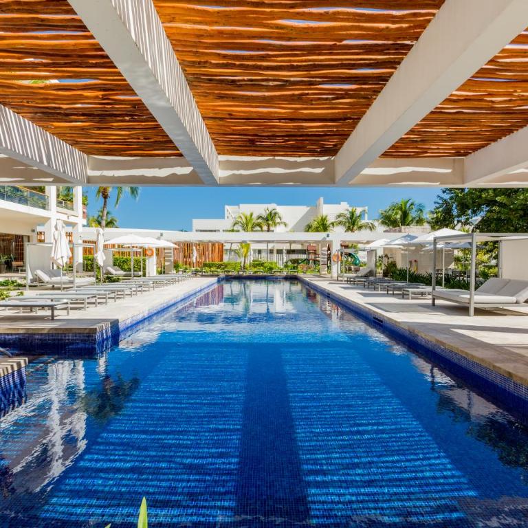 Luxury 2-Bedroom Apartment with Beach Club Access - Two-Bedroom Apartment - 43