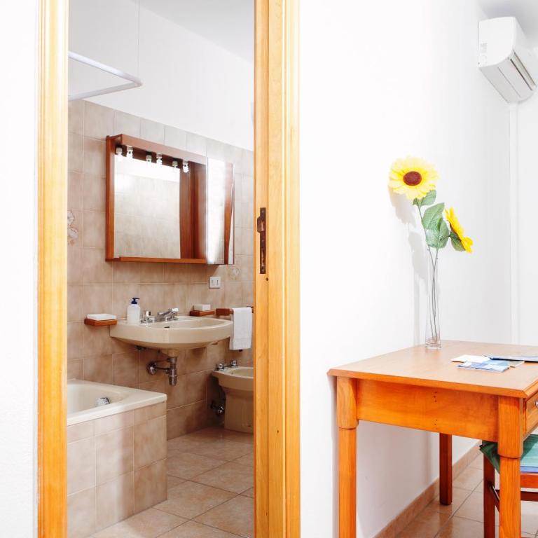 Babbai Giommi - Habitación Doble Confort con balcón - 11