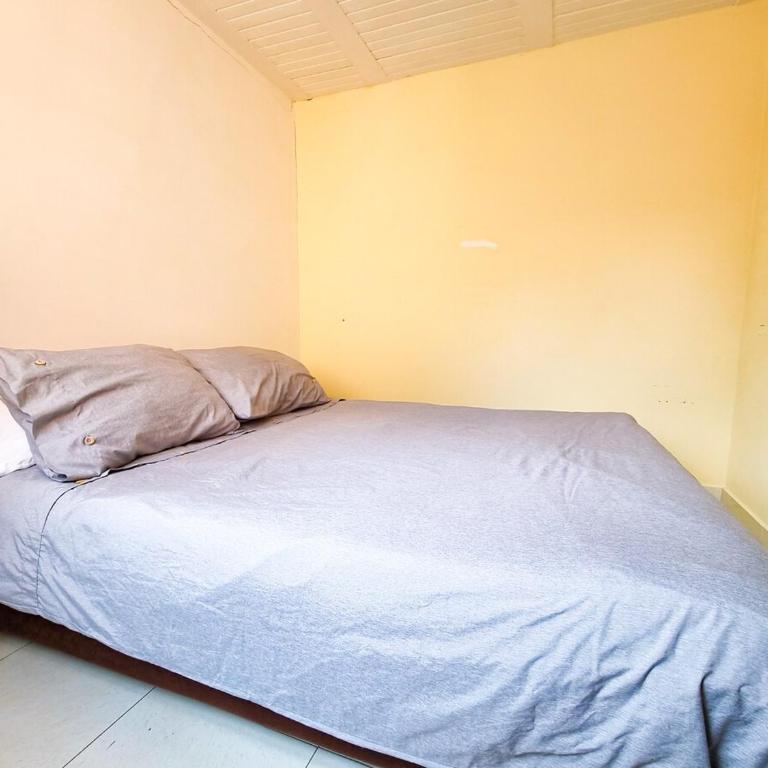 Comfortable house 20min from the Airport - Casa de 4 dormitorios - 23