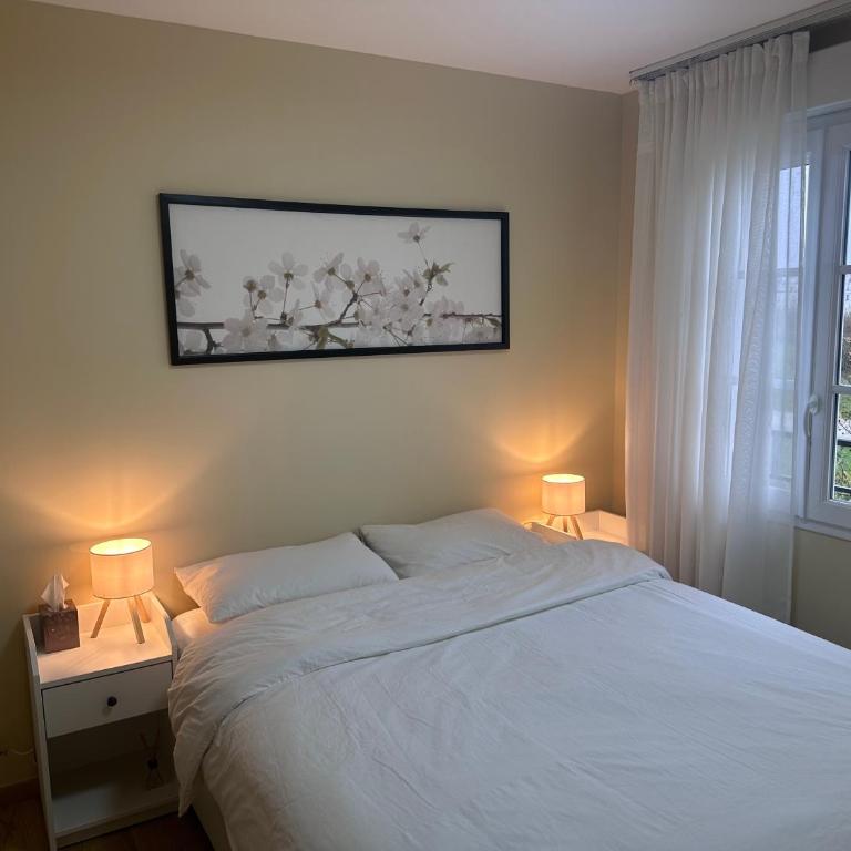 Family's house - Villa proche de la vallée village et Disneyland paris ,2 parkings, air condition - Maison de Vacances 4 Chambres - 28