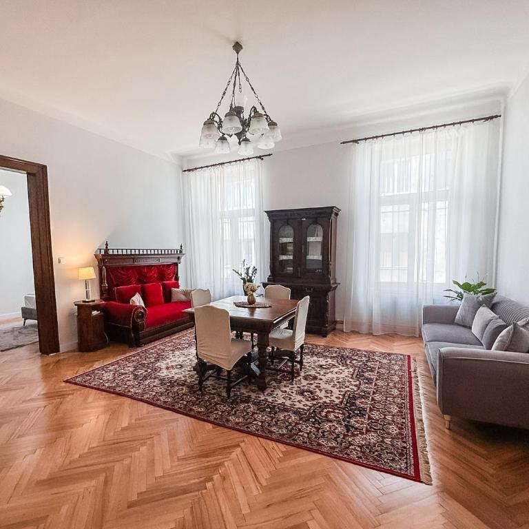 Unique & Spacious 3BR Historic Flat in City Centre - Three-Bedroom Apartment - 26