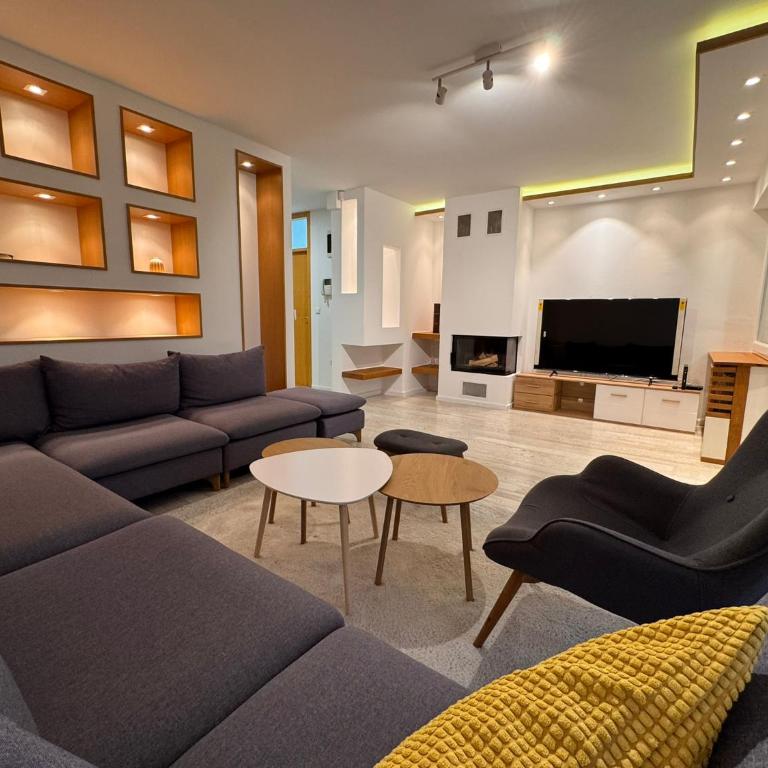 Luxurious 4BDR Retreat with cozy Fireplace - Superior Vila - 1
