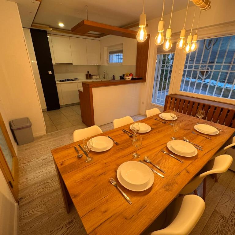 Luxurious 4BDR Retreat with cozy Fireplace - Superior Vila - 24
