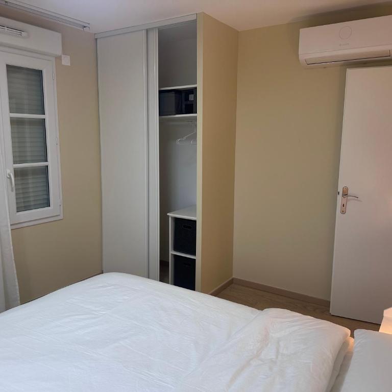 Family's house - Villa proche de la vallée village et Disneyland paris ,2 parkings, air condition - Maison de Vacances 4 Chambres - 31