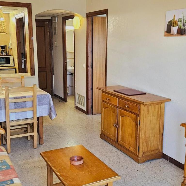 Apartamentos La Masia - Apartment with Terrace (2 Adults + 2 Children) - 3