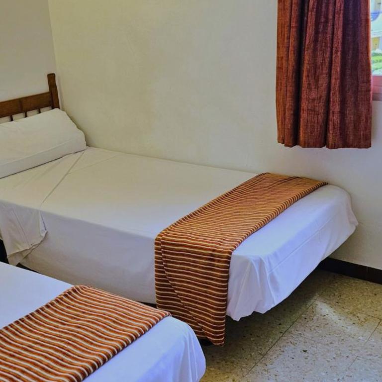 Apartamentos La Masia - Apartment with Terrace (4 Adults + 2 Children) - 9