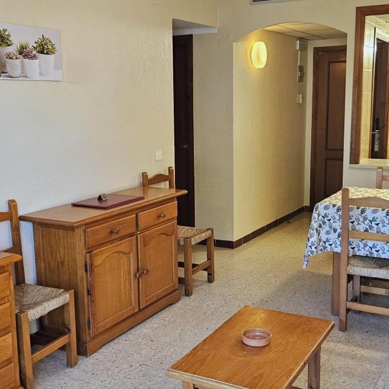 Apartamentos La Masia - Apartment with Terrace (4 Adults + 2 Children) - 3