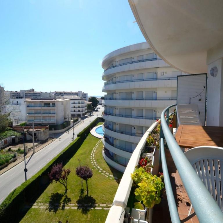 Apartment in Estartit near Sandy Beach - Two-Bedroom Apartment - 6