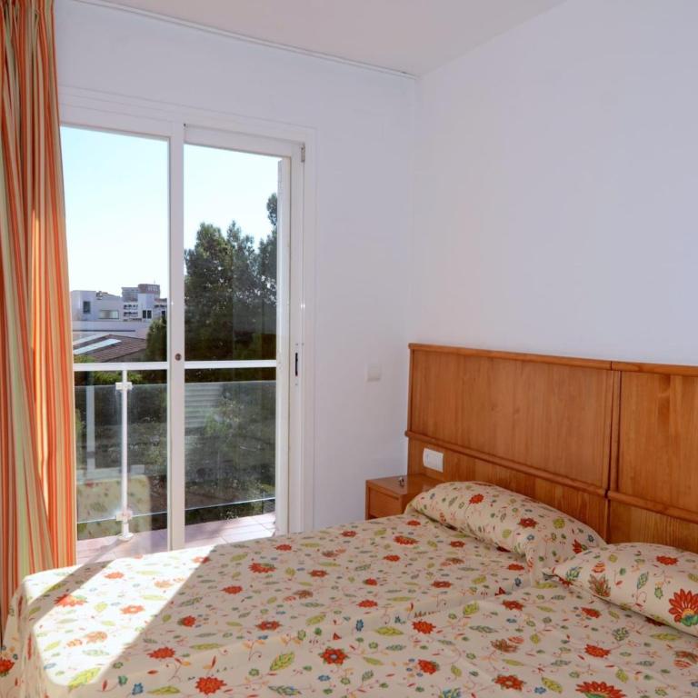 Apartment in Spain near Sandy Beach - Three-Bedroom Apartment - 13