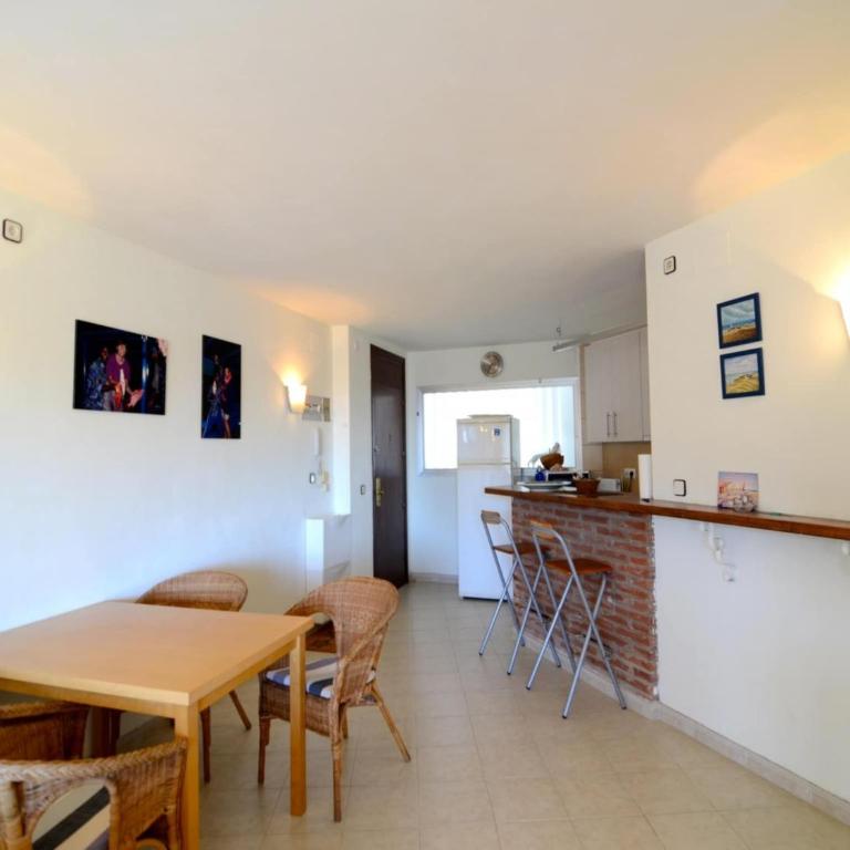 Apartment in Estartit near Sandy Beach - Two-Bedroom Apartment - 3