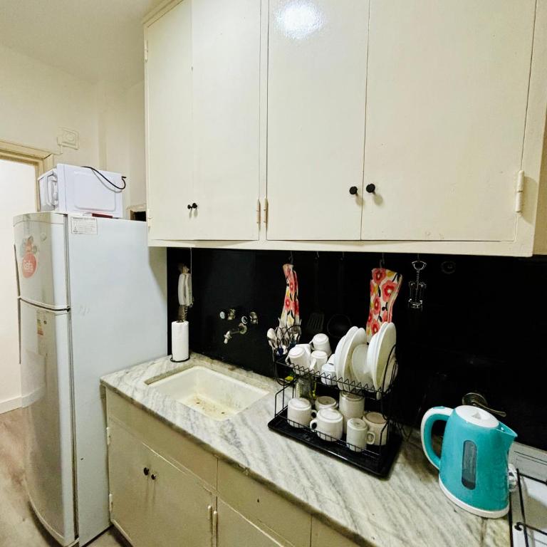 Departamento de dos ambientes sobre avenida Colón - One-Bedroom Apartment - 5