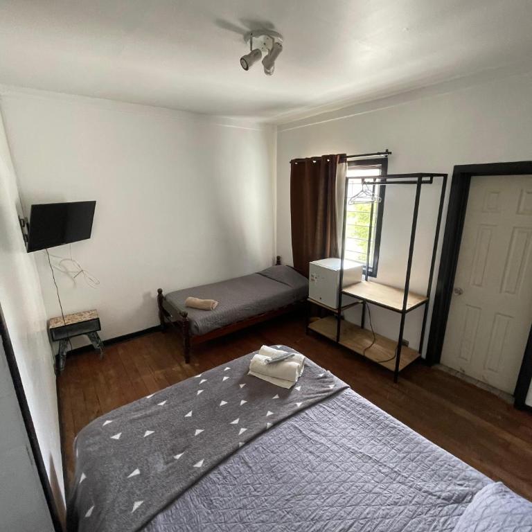 Hostal Valle Norte - Triple Room with Private Bathroom - 3