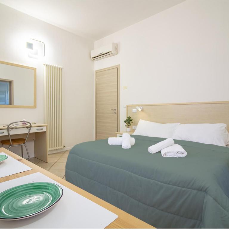 Athena Rooms - Parcheggio privato - Camera Matrimoniale con Bagno Privato - 14