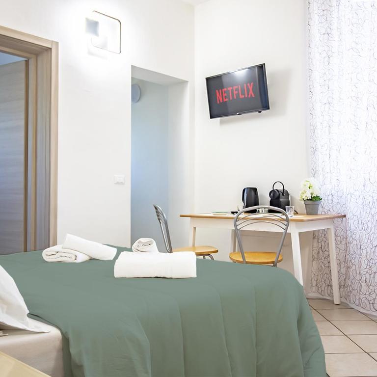 Athena Rooms - Parcheggio privato - Camera Matrimoniale con Bagno Privato - 16