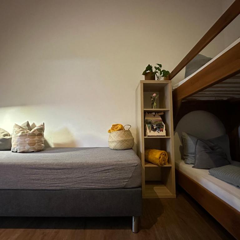 Pension Almhof Baumgarten - Familienzimmer mit eigenem Bad - 4