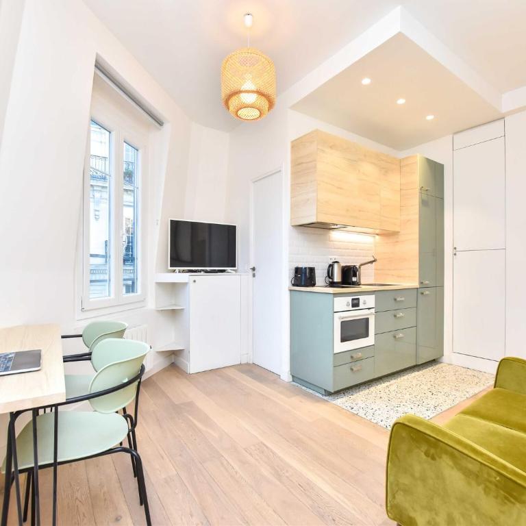 Luminous flat- 1 BDR 2P - Victor Hugo Arc de Triomphe - One-Bedroom Apartment - 10