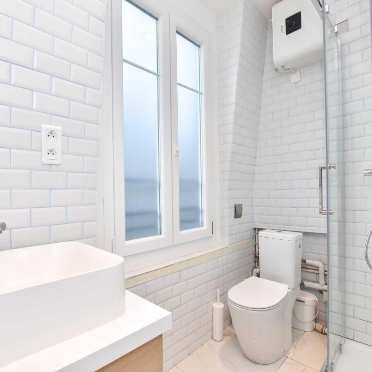 Luminous flat- 1 BDR 2P - Victor Hugo Arc de Triomphe - One-Bedroom Apartment - 11