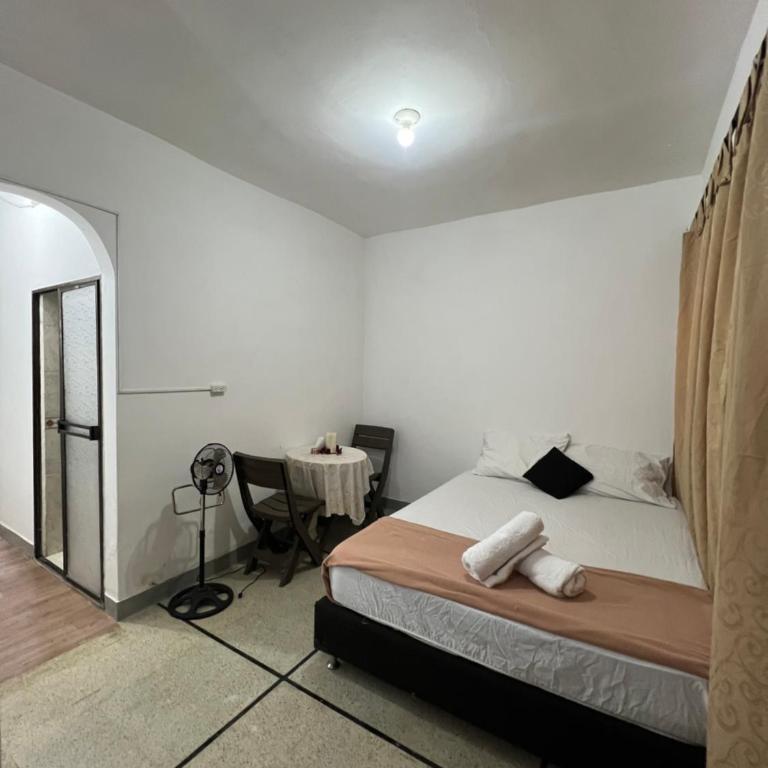 Apartaestudio Amoblado Estadio - Two-Bedroom Apartment - 3