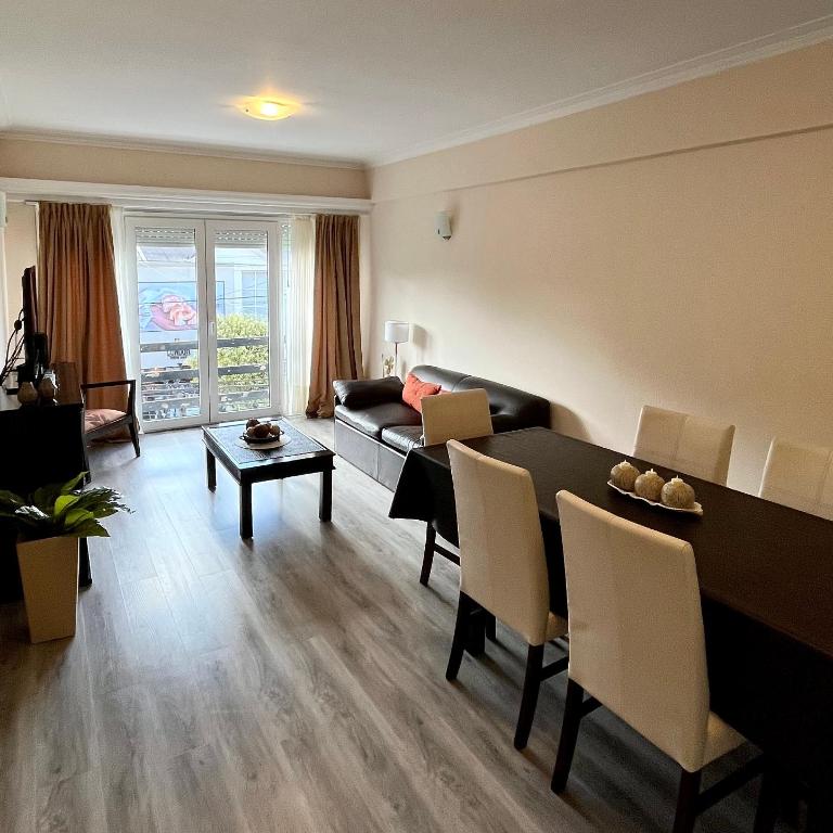 3 amb s/ Calle Guemes c/ cochera - Apartamento de 2 dormitorios - 3