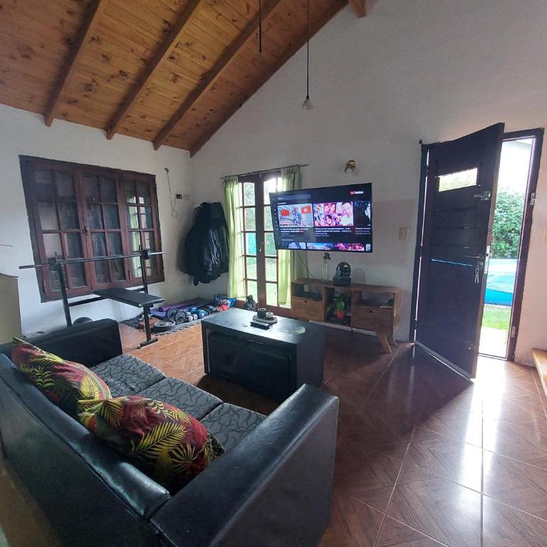 Casa amplia con jardin grande, parrilla y pileta en mar del plata en barrio jardin pegado al bosque peralta ramos - Casa de 2 dormitorios - 1