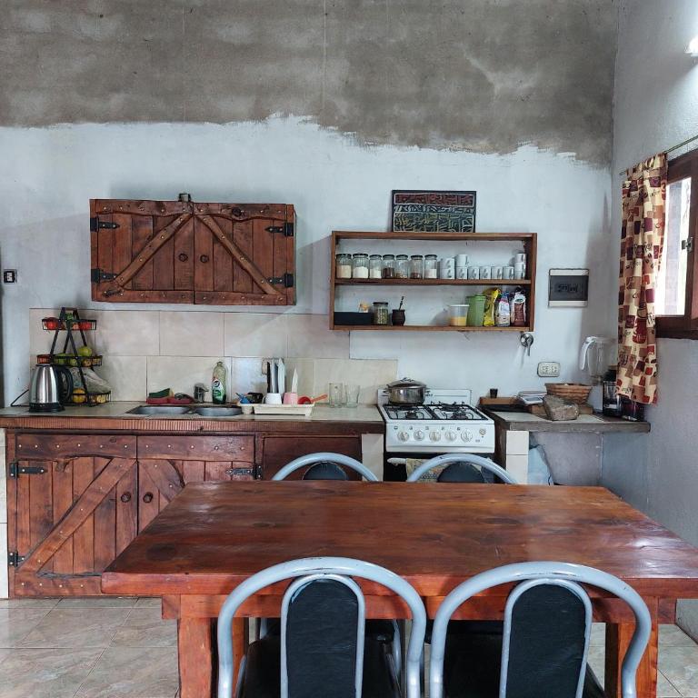 Casa amplia con jardin grande, parrilla y pileta en mar del plata en barrio jardin pegado al bosque peralta ramos - Casa de 2 dormitorios - 3