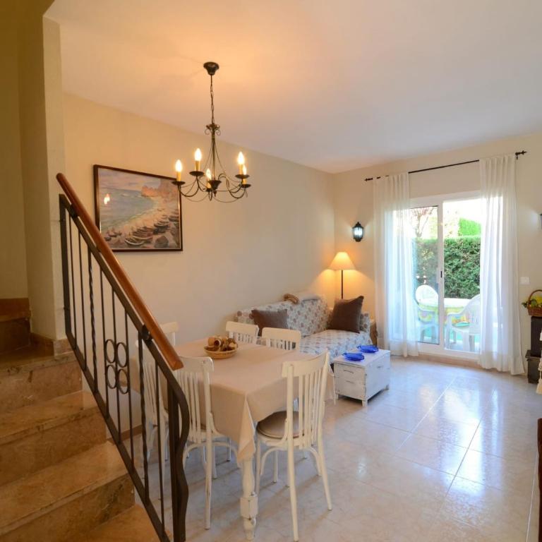 House in LEstartit near Sandy Beach - Two-Bedroom Holiday Home - 10